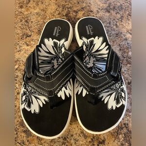 Clarks Black Strap White Flower Flip Flop Sandals Slides Shoes Women's Size‎ 9